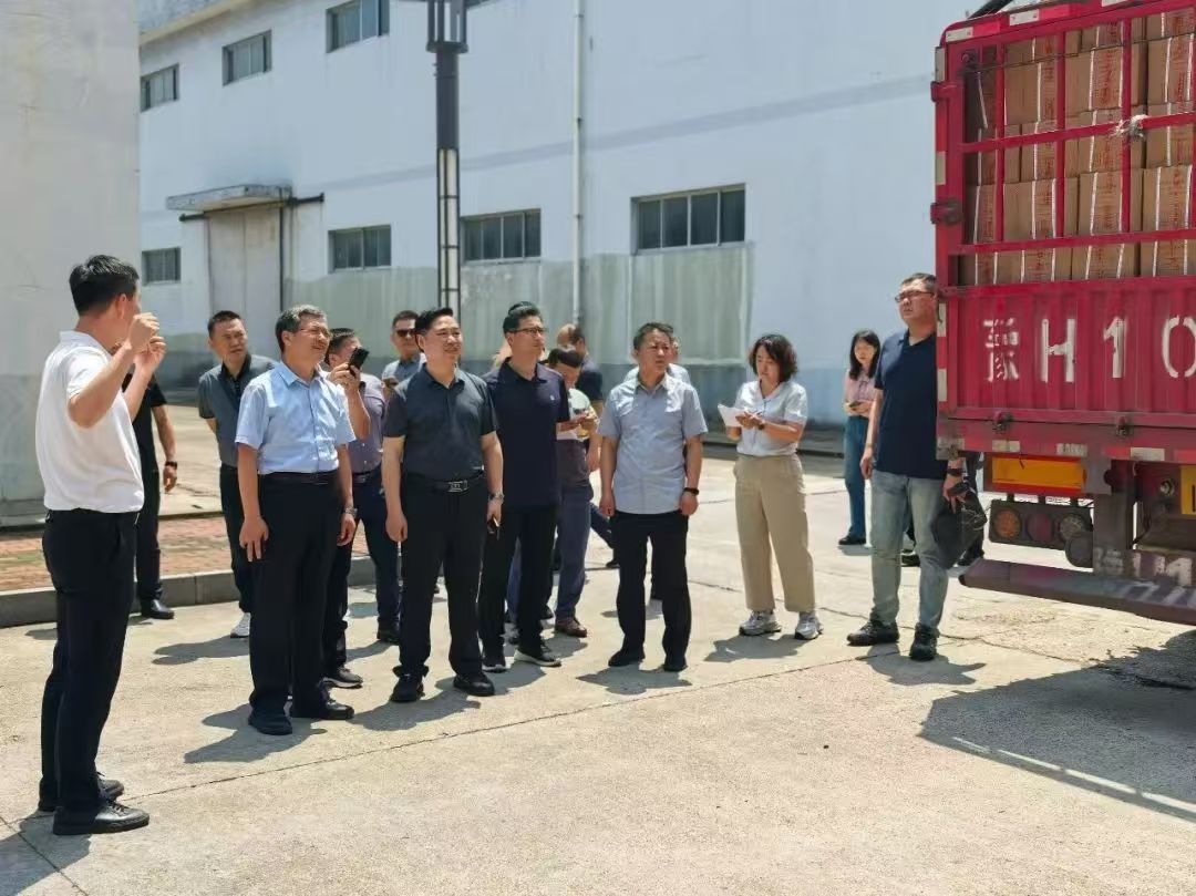 共護(hù)邊疆茶香 新疆供銷社調(diào)研組深入益陽茶廠考察